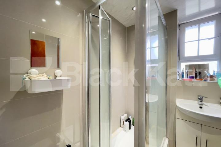 Bright & airy, well proportioned rooms & wooden floors throughout Falmouth Road, Borough